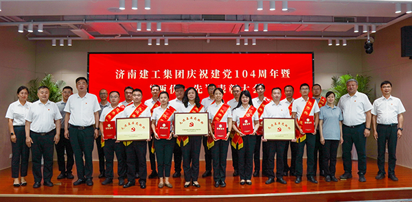 2025年七一兩優一先合影 2025年七一兩優一先合影